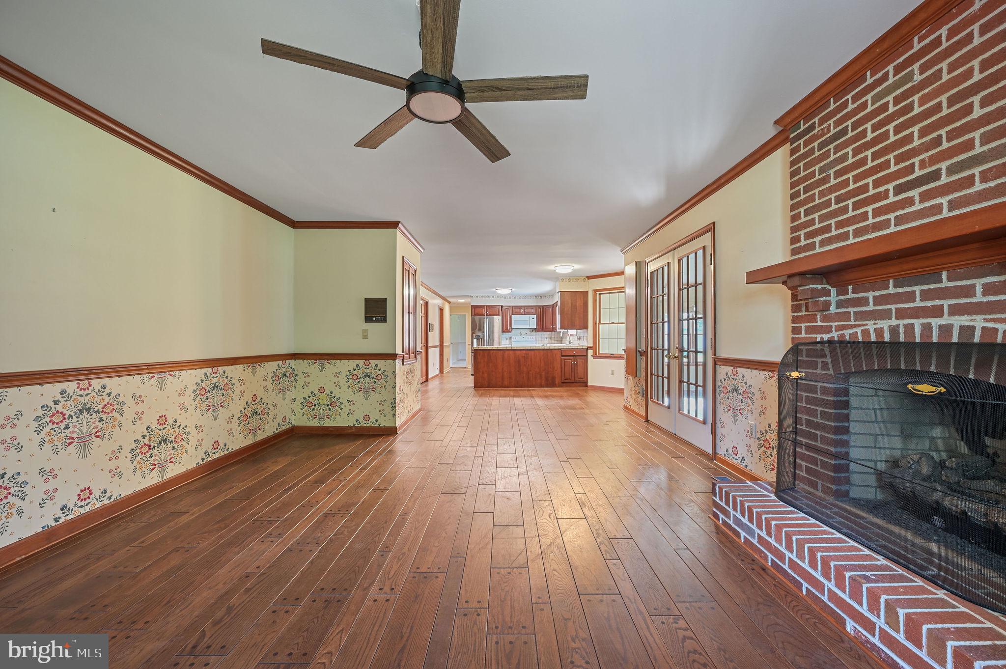 909 WEST LANE