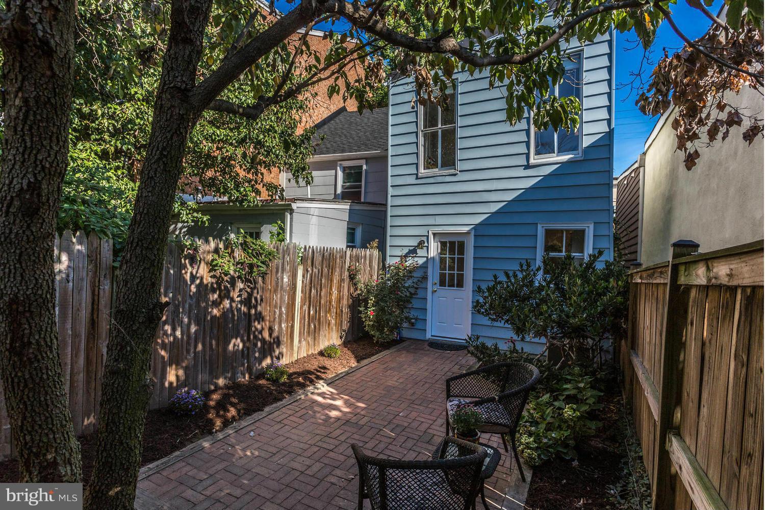 OLD TOWN ALEXANDRIA - Residential