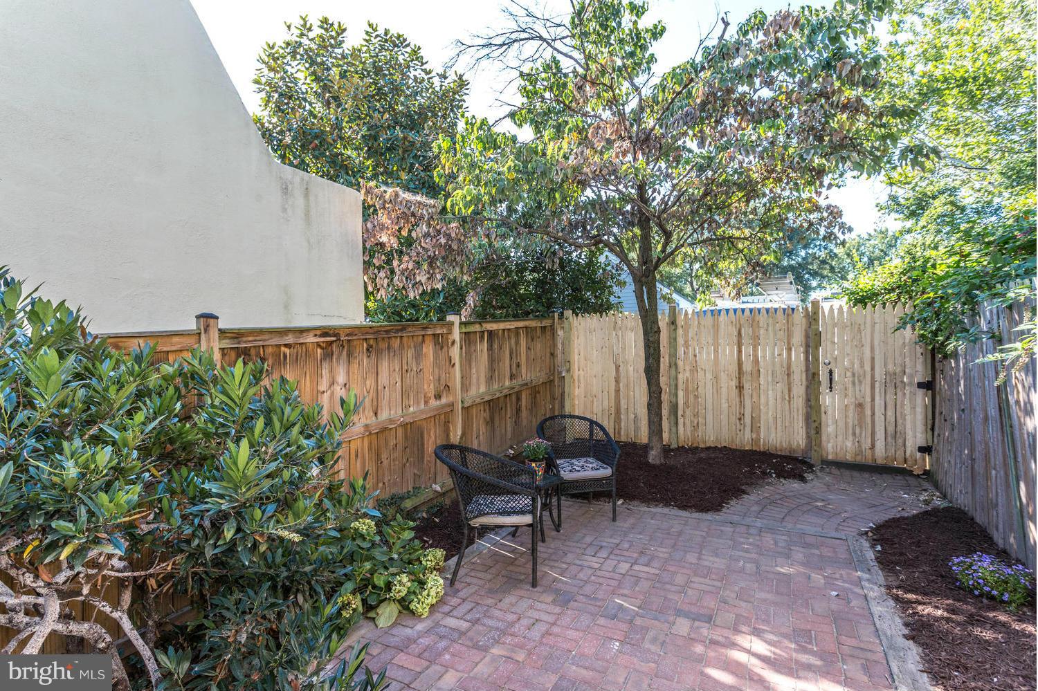 OLD TOWN ALEXANDRIA - Residential