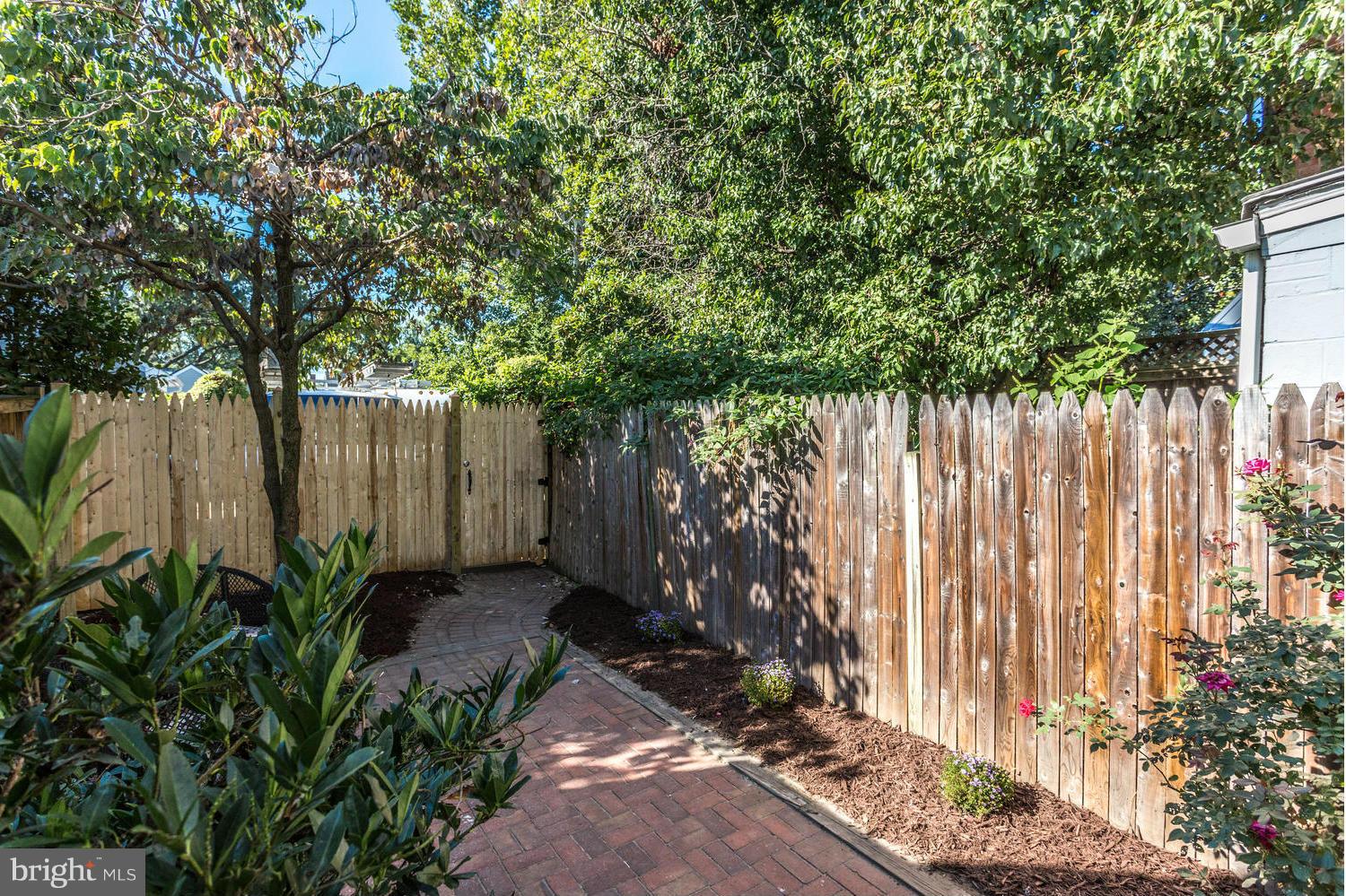 OLD TOWN ALEXANDRIA - Residential