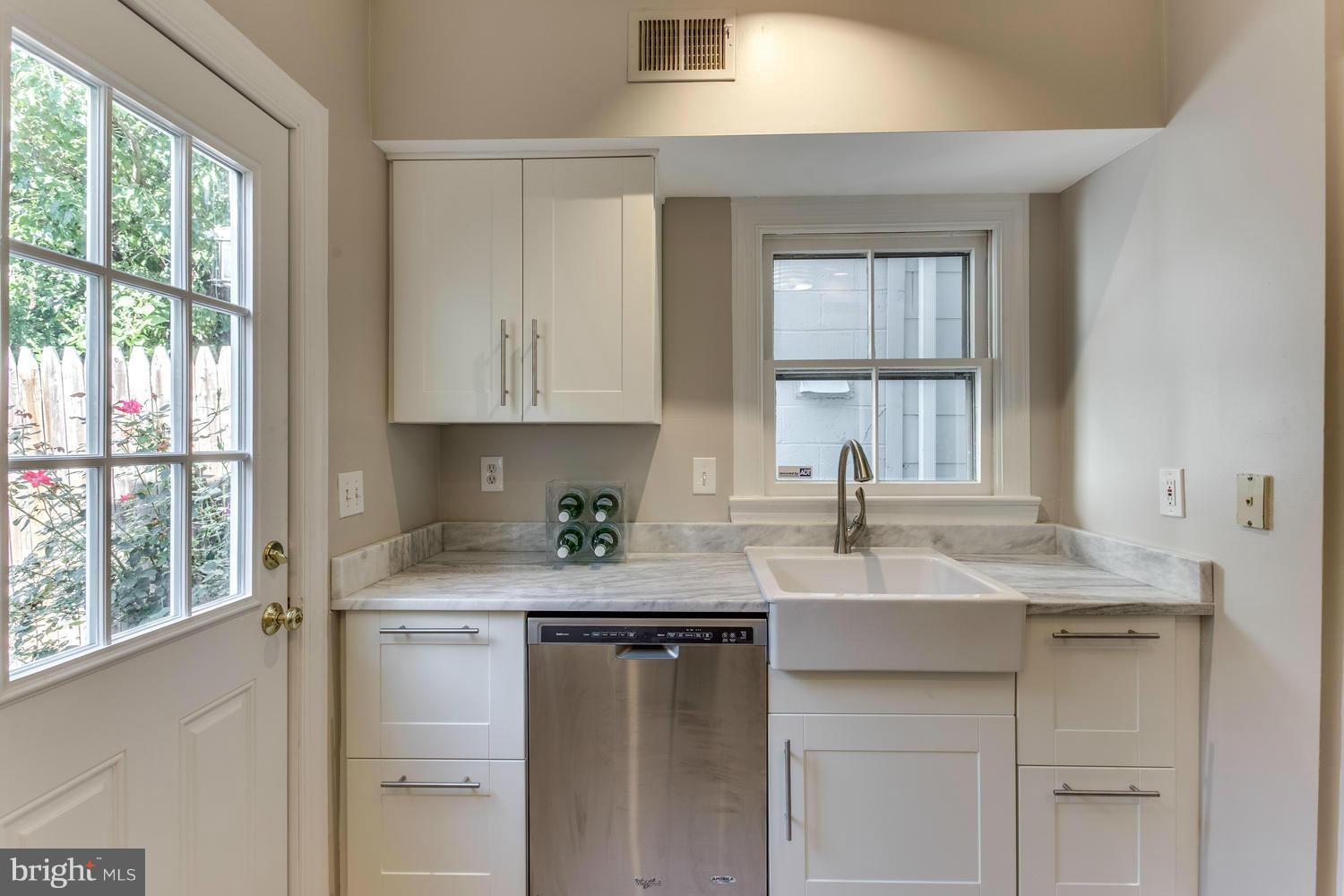 OLD TOWN ALEXANDRIA - Residential