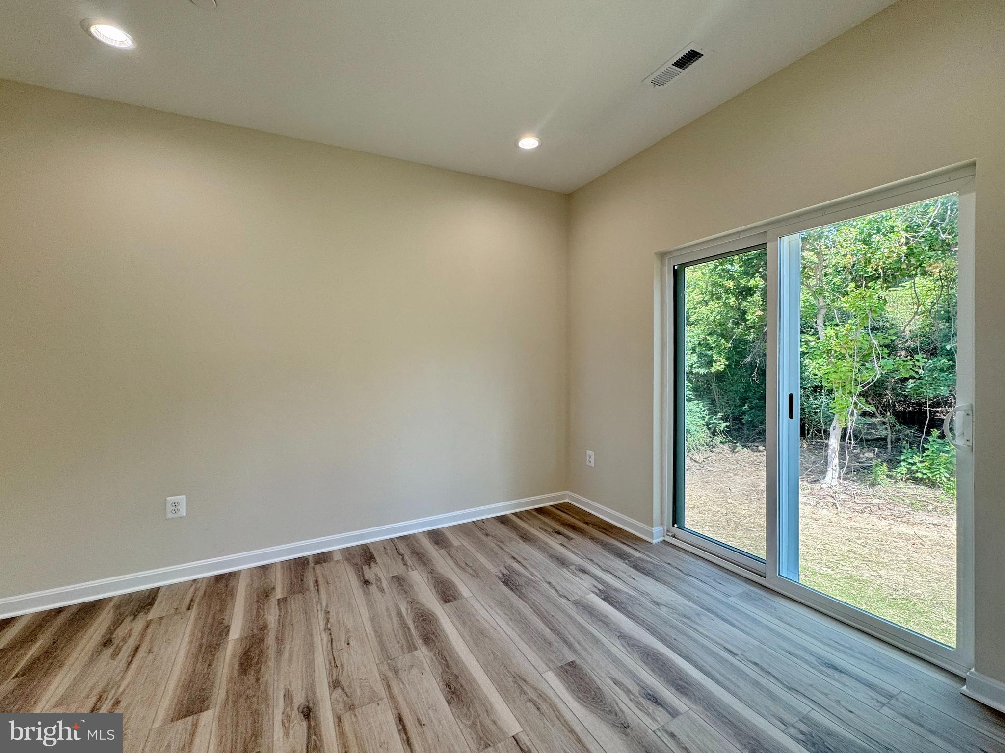 CLIFFTON ON THE POTOMAC - Residential