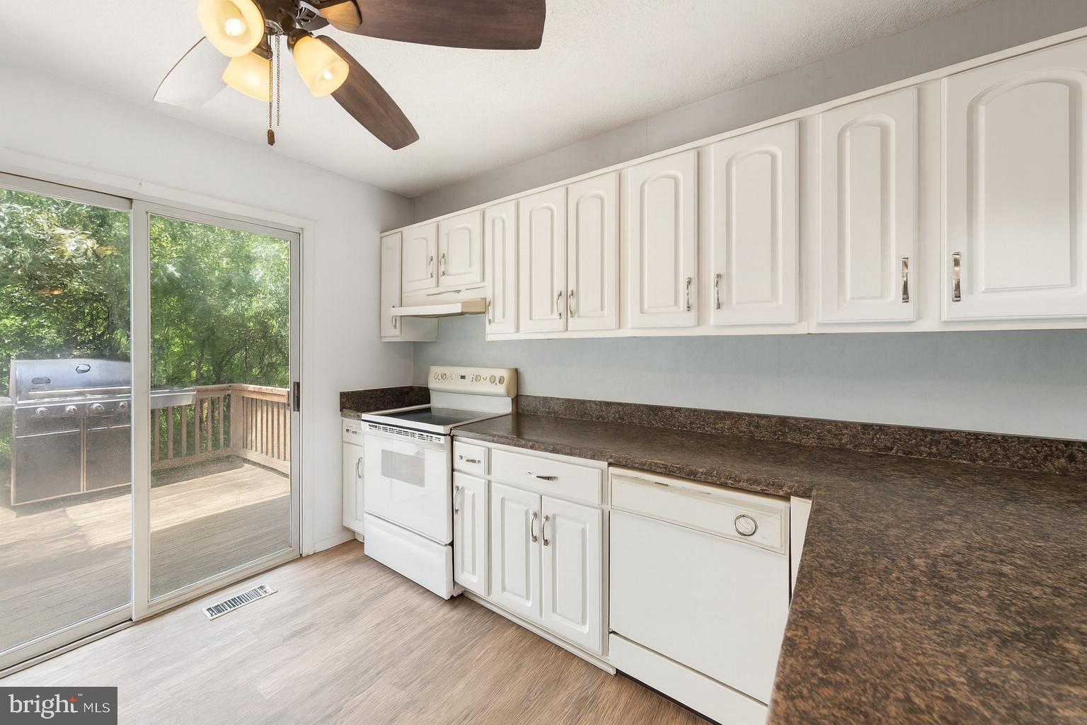 550 GREENHILL COURT