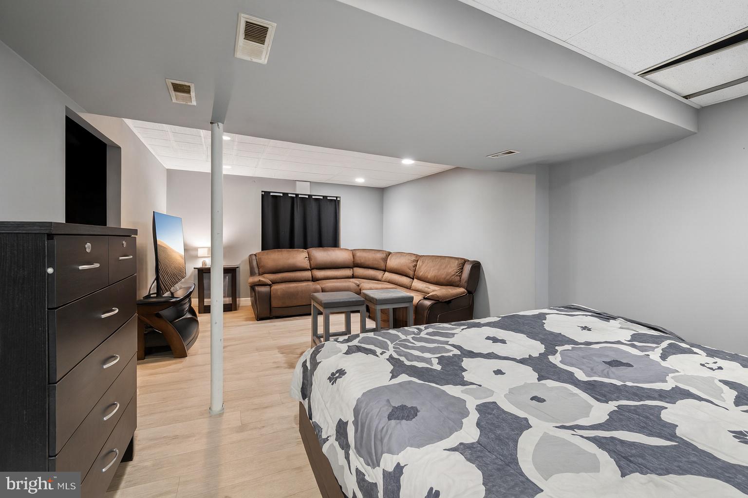 550 GREENHILL COURT