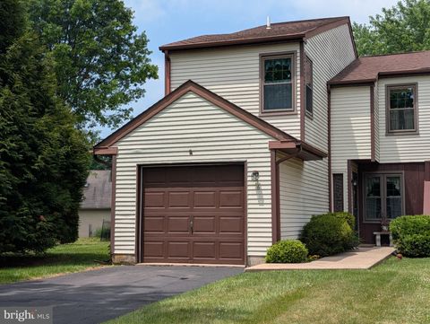 Townhouse For Sale - 6 Stewer Lane<br/> PERKASIE, PA 18944