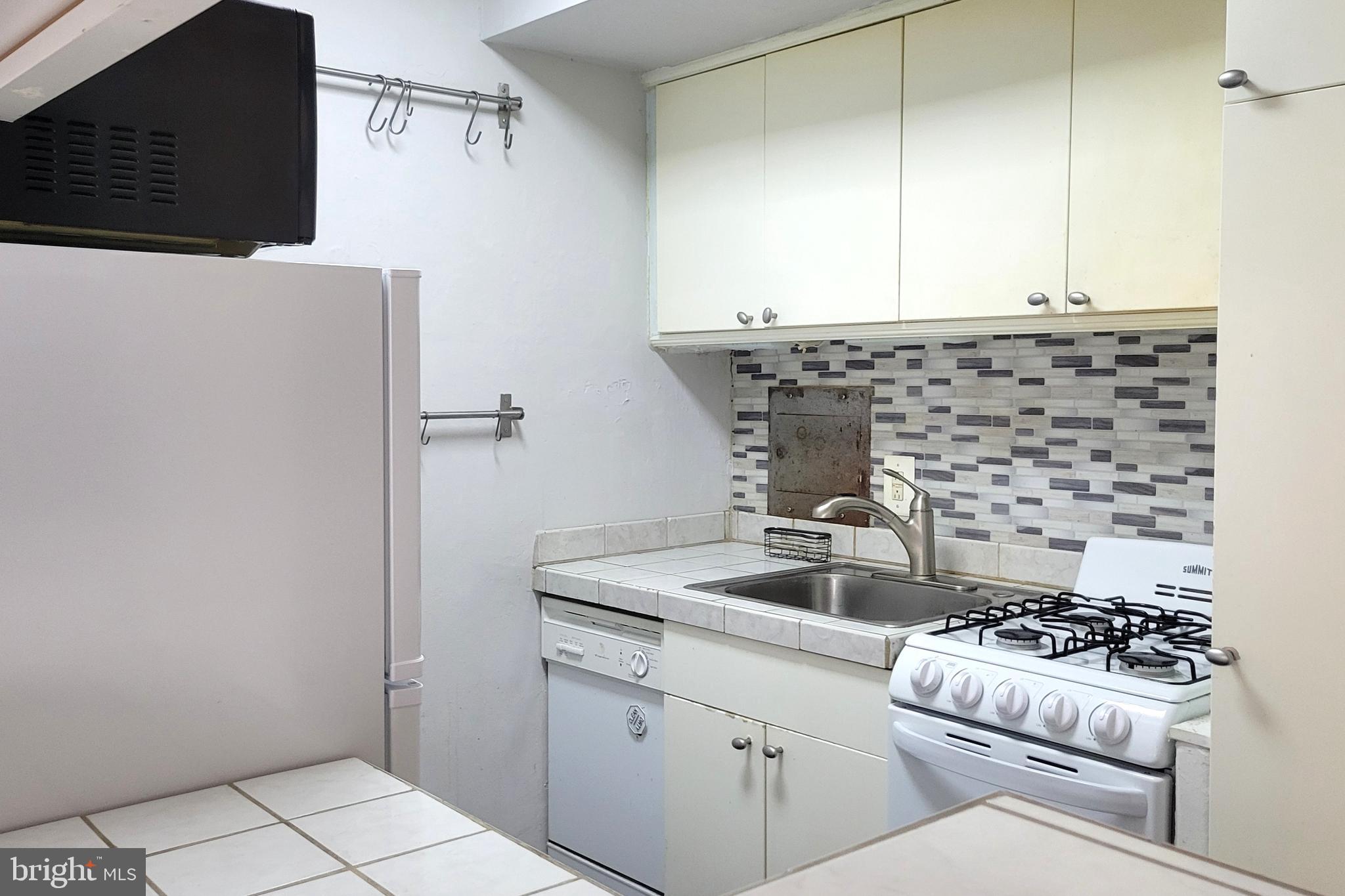 RITTENHOUSE SQUARE - Residential Lease