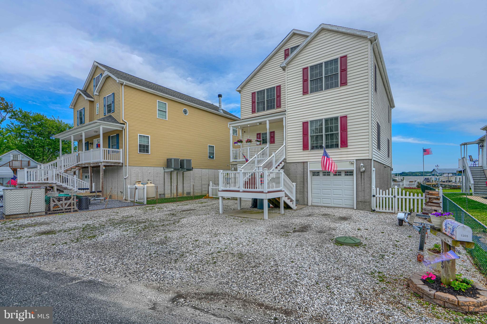 1205 BAYSIDE ROAD