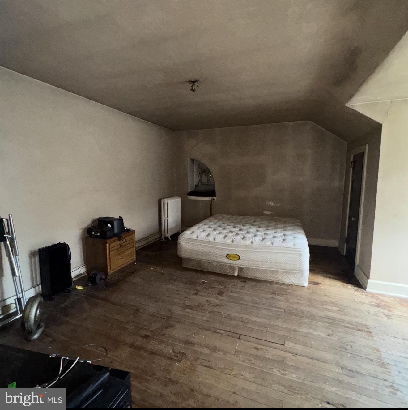 EAST OAK LANE - Residential