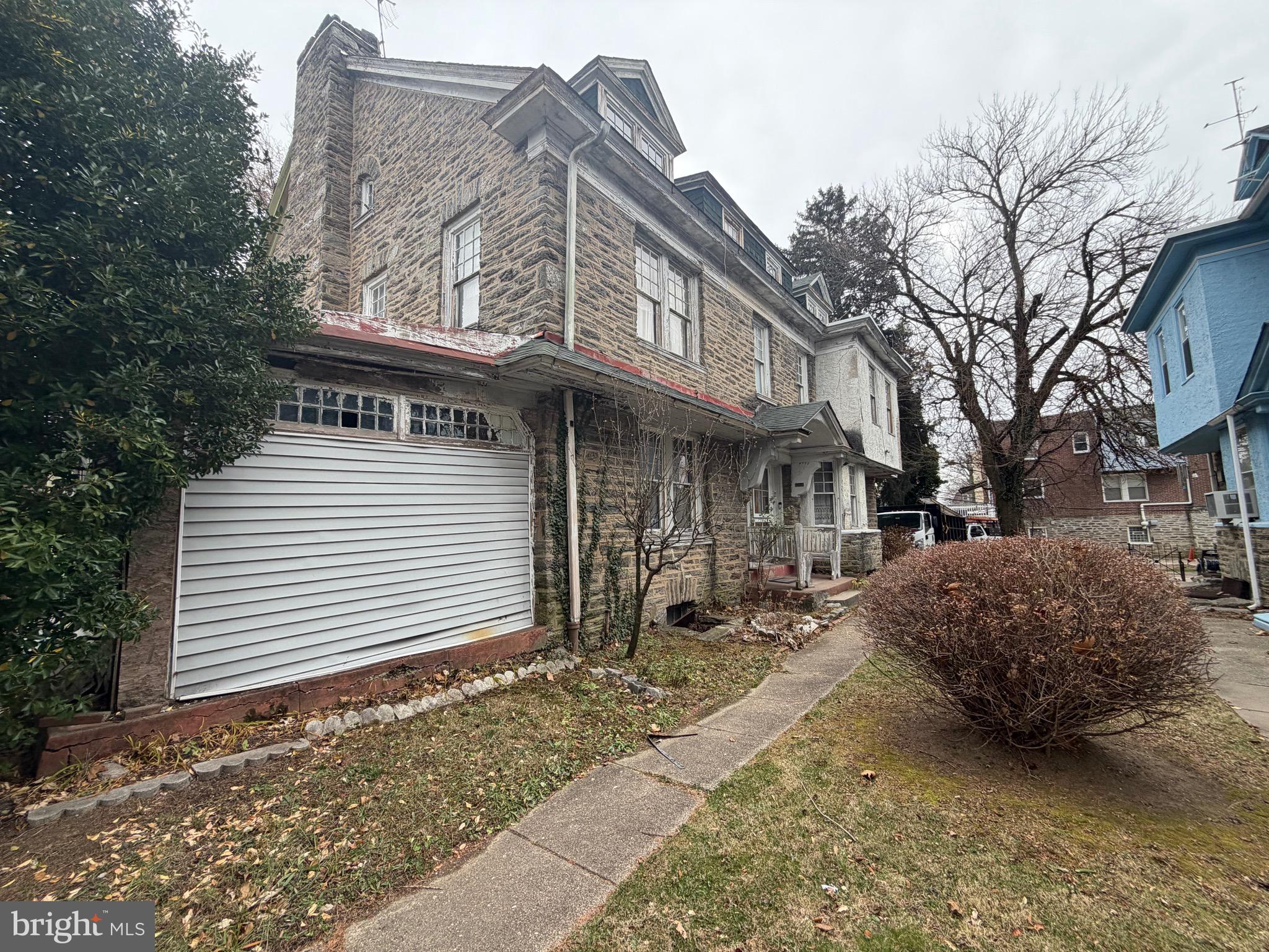 EAST OAK LANE - Residential