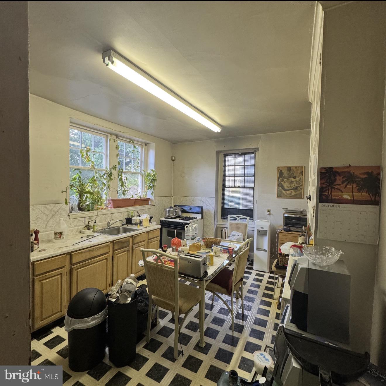 EAST OAK LANE - Residential