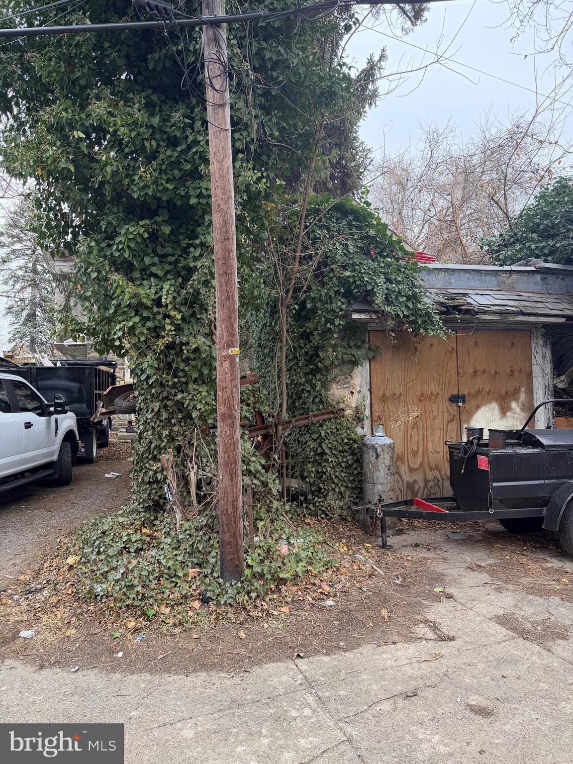 EAST OAK LANE - Residential