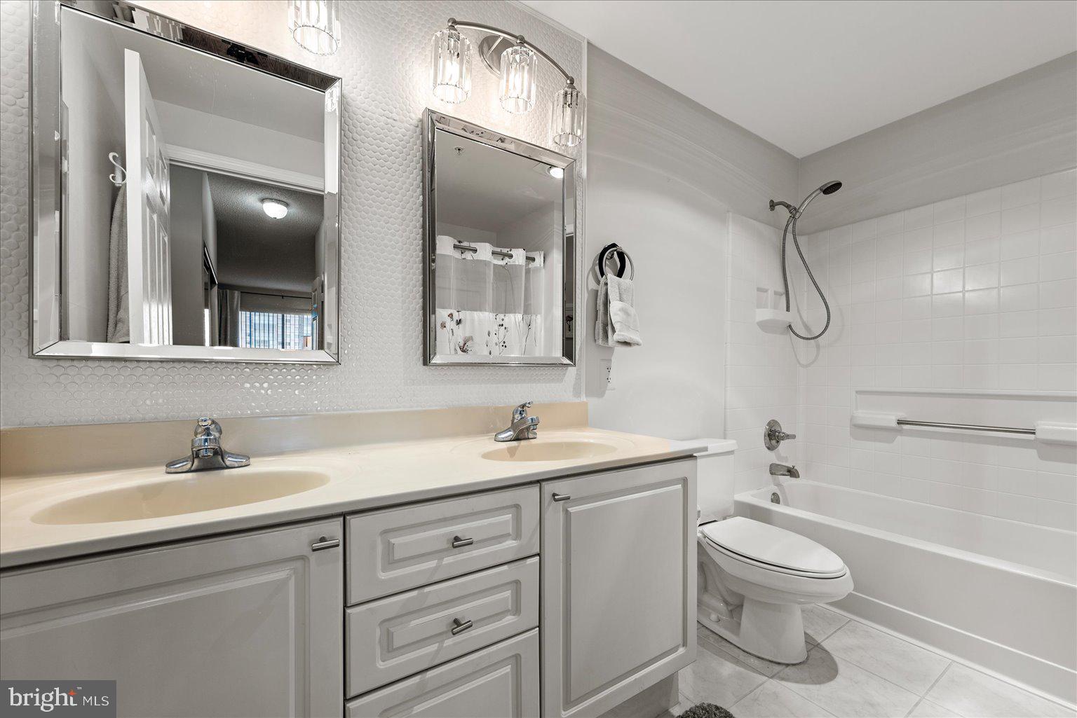 LANSDOWNE WOODS - Residential