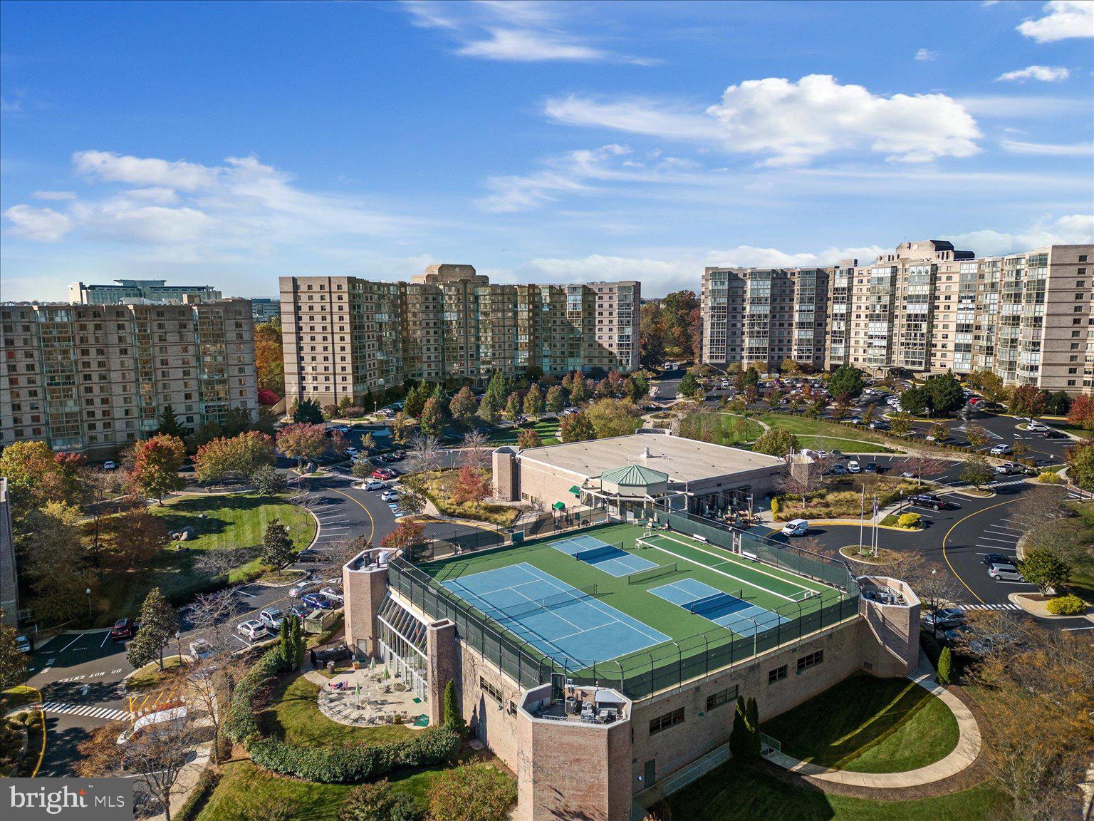 LANSDOWNE WOODS - Residential