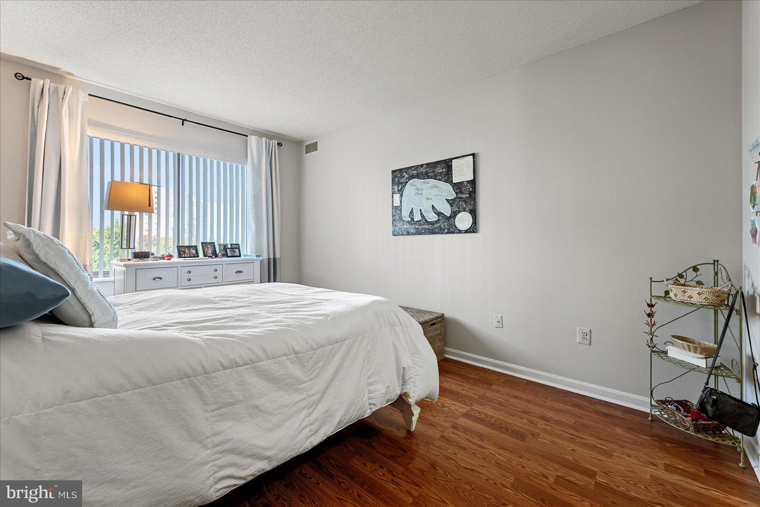 LANSDOWNE WOODS - Residential