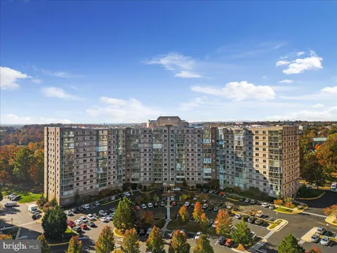 19375 Cypress Ridge Terrace Unit 207, Leesburg, VA MLS: VALO2110406