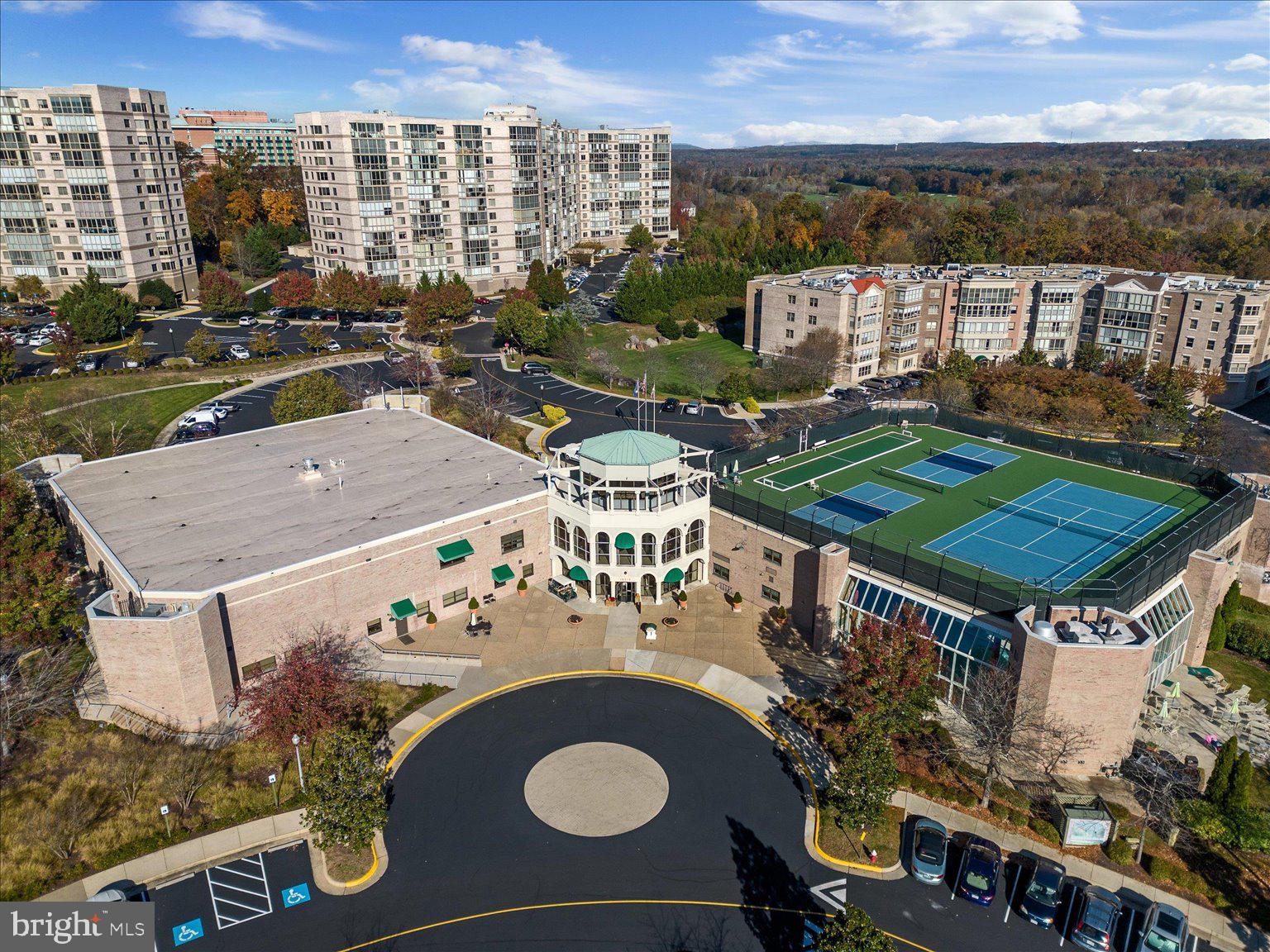 LANSDOWNE WOODS - Residential