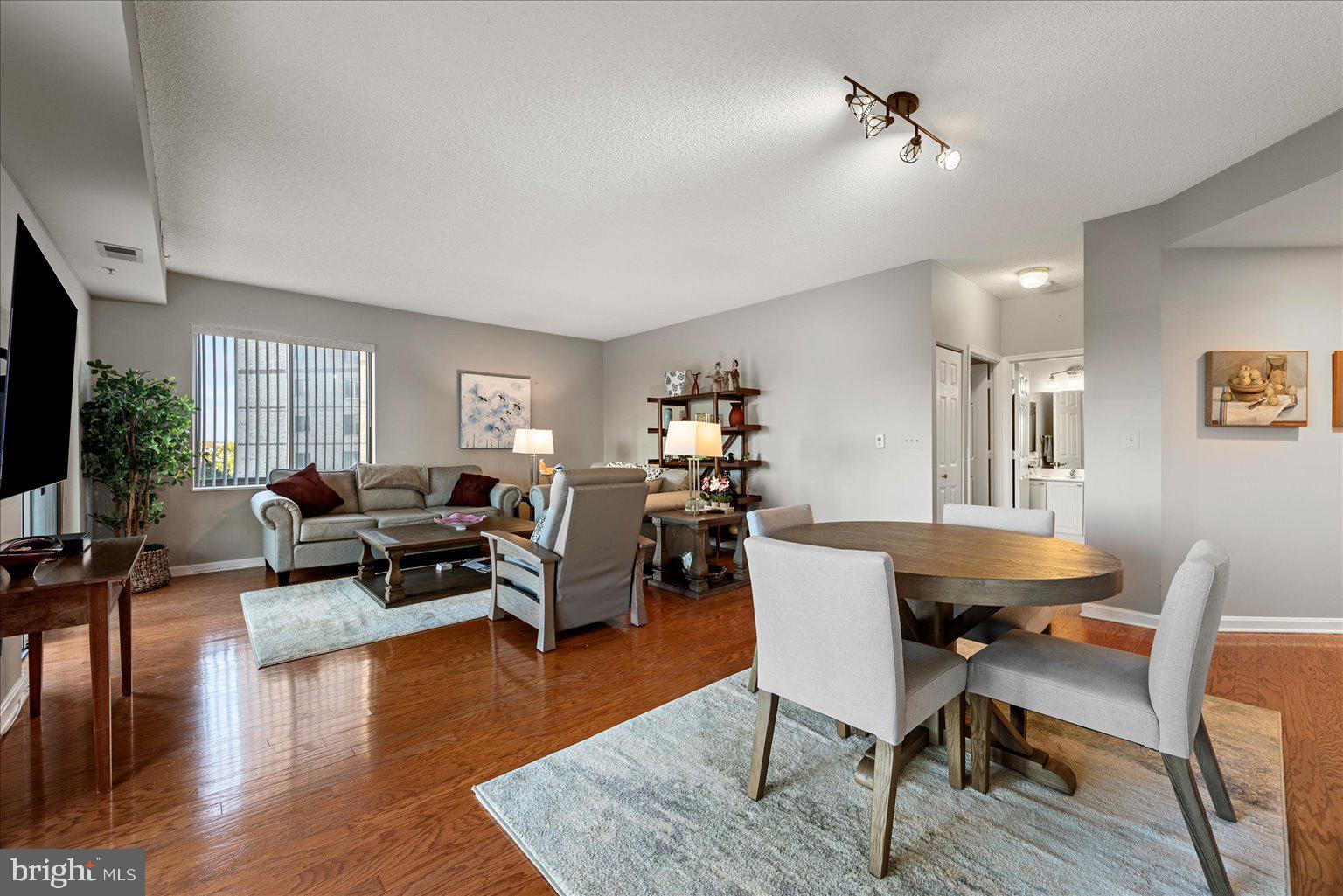 LANSDOWNE WOODS - Residential