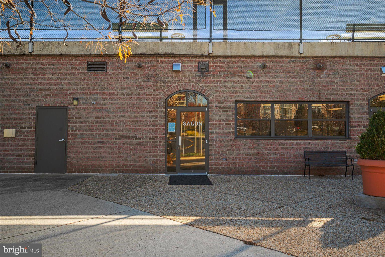 LANSDOWNE WOODS - Residential