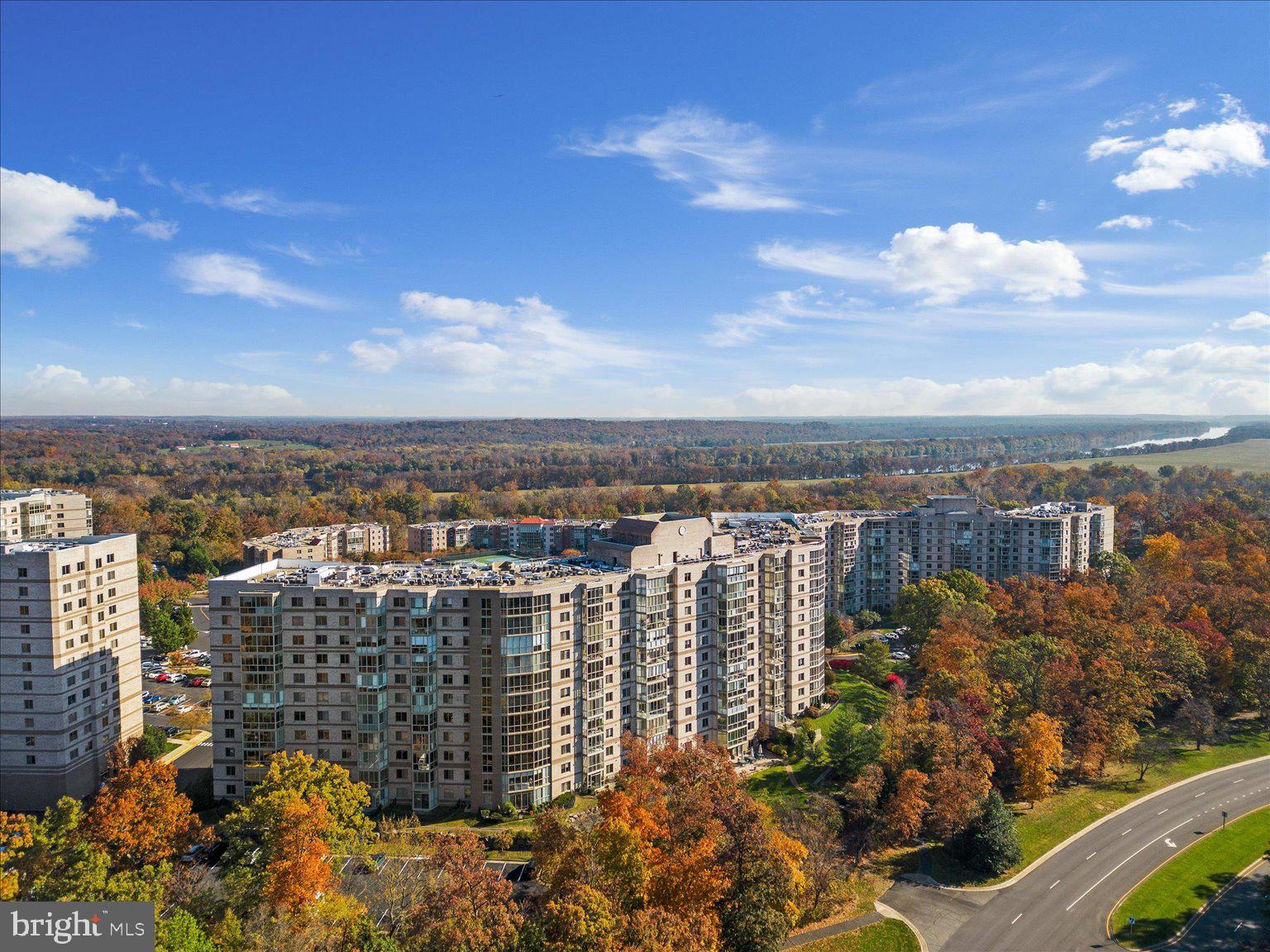 LANSDOWNE WOODS - Residential