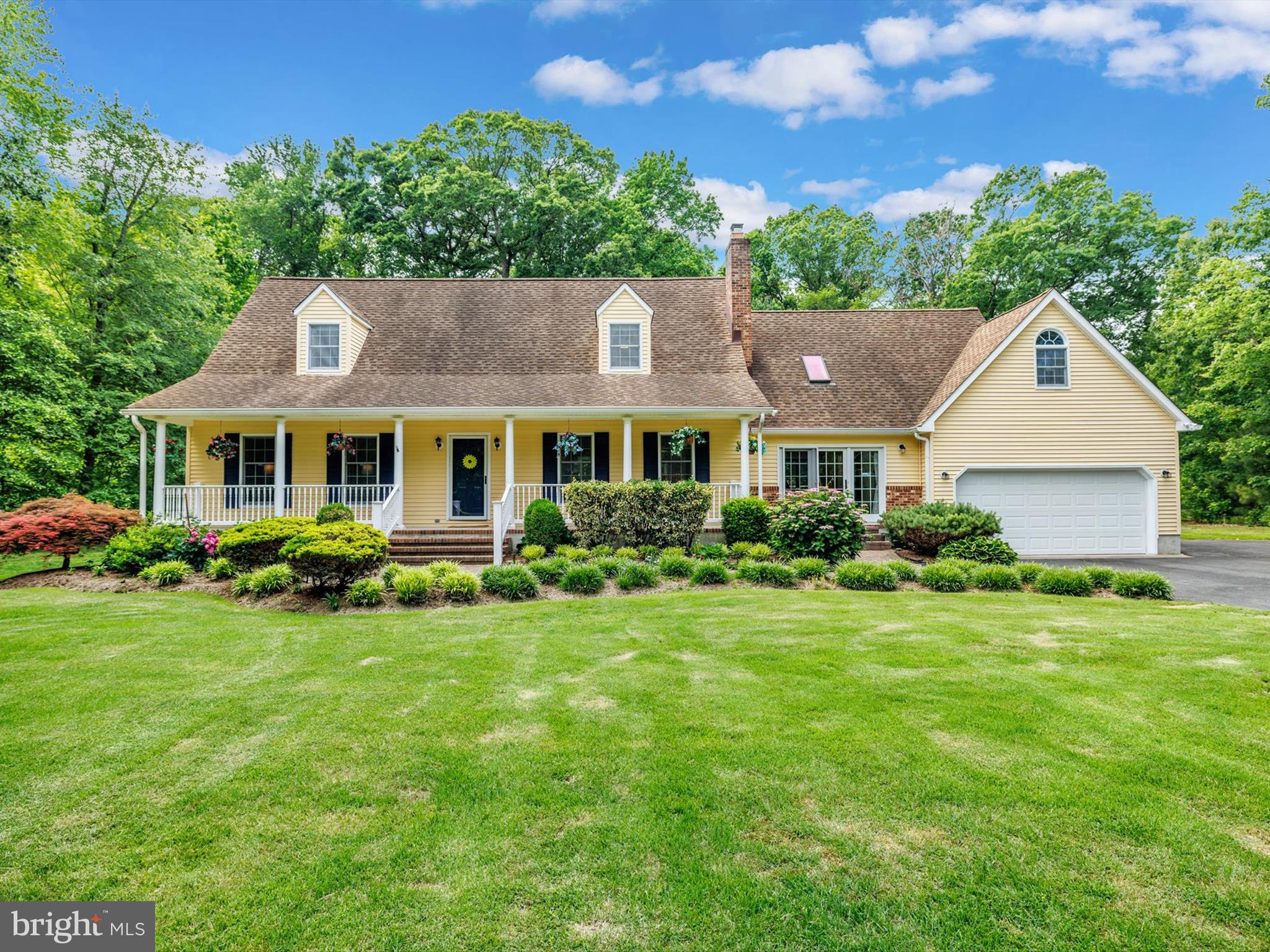 Discover the perfect blend of space, comfort, and tranquility at 100 Marlborough Road, Queenstown, MD 21658. Nestled on a serene 1.15-acre lot in the sought-after Queen Anne Woods community, this expansive 2,488 sq ft home offers 5 bedrooms and 3 full bathrooms, providing ample room for family living and entertaining.
Modern Comforts: Equipped with central cooling and a combination of electric and propane heating, ensuring year-round comfort.
Gourmet Kitchen: Features stainless steel appliances, including a dishwasher, microwave, range/oven, and refrigerator, perfect for culinary enthusiasts.
Ample Parking: An attached garage with space for 3 vehicles, plus additional driveway parking, caters to multiple drivers and guests. NOTE Fridge and Freezer in garage DO NOT CONVEY
Outdoor Oasis: The expansive lot offers endless possibilities for outdoor activities, gardening, or simply enjoying the peaceful surroundings.
📍 Prime Location
Situated in Queen Anne Woods, residents enjoy a harmonious blend of rural charm and suburban convenience. Proximity to major routes ensures easy commutes, while nearby amenities cater to all lifestyle needs.
Don't miss the chance to own this exceptional home that combines spacious living with modern amenities in a tranquil setting.