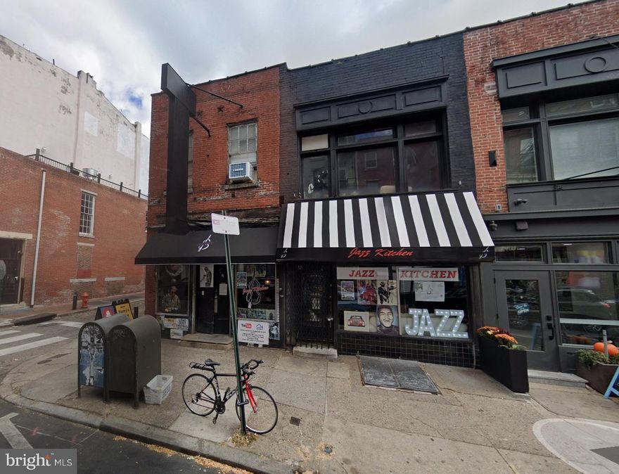 Fantastic Corner Property Rental in the heart of Old City and the possibilities with this unit are endless. The building is in need of rehab. The owner is willing to do updates depending on the tenant and project. Schedule your showing today!