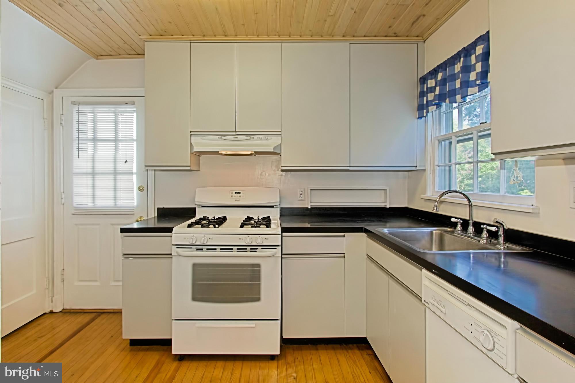 ADDISON HEIGHTS - Residential Lease