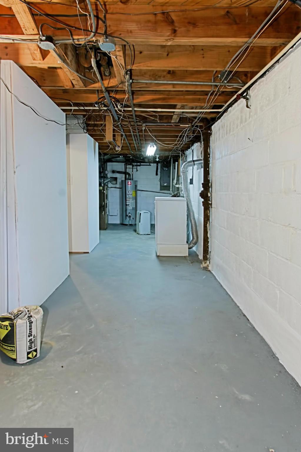 ADDISON HEIGHTS - Residential Lease