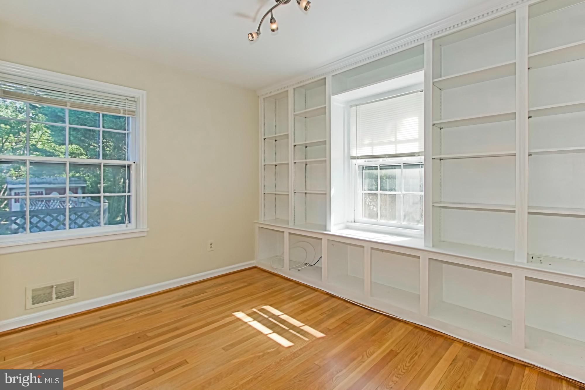 ADDISON HEIGHTS - Residential Lease