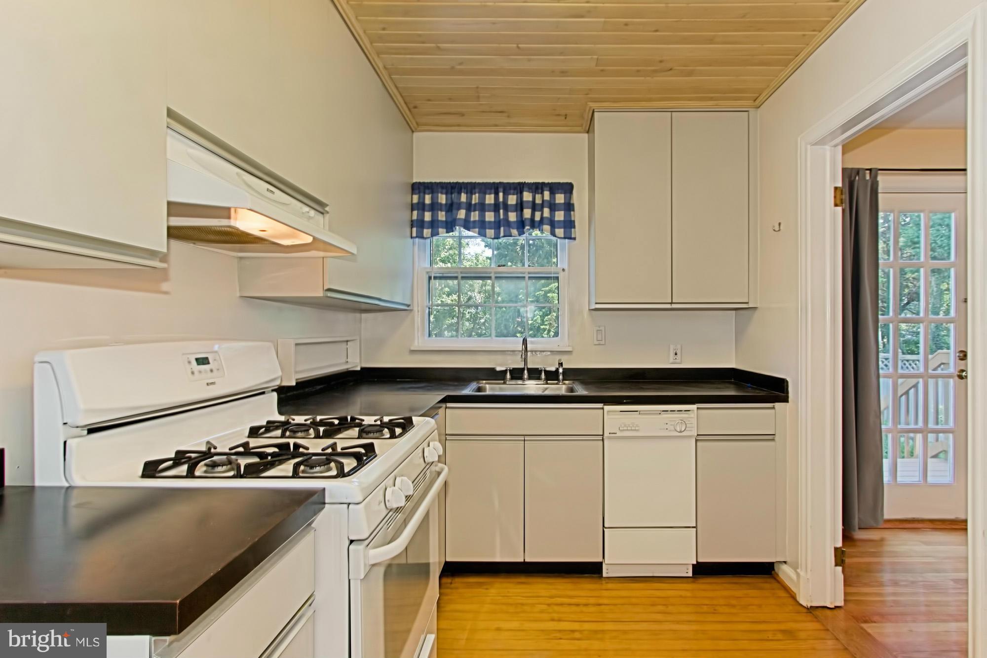 ADDISON HEIGHTS - Residential Lease