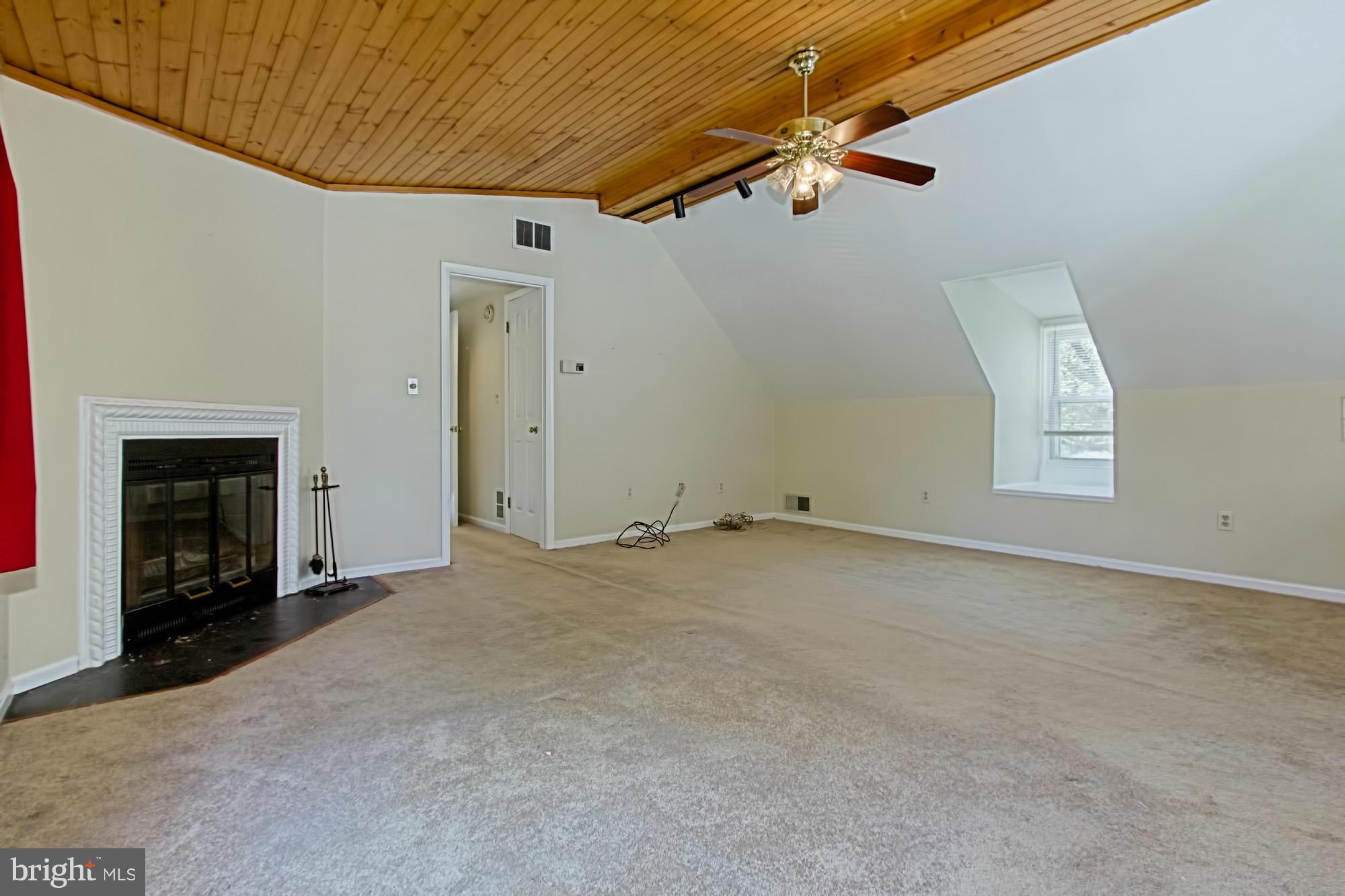 ADDISON HEIGHTS - Residential Lease