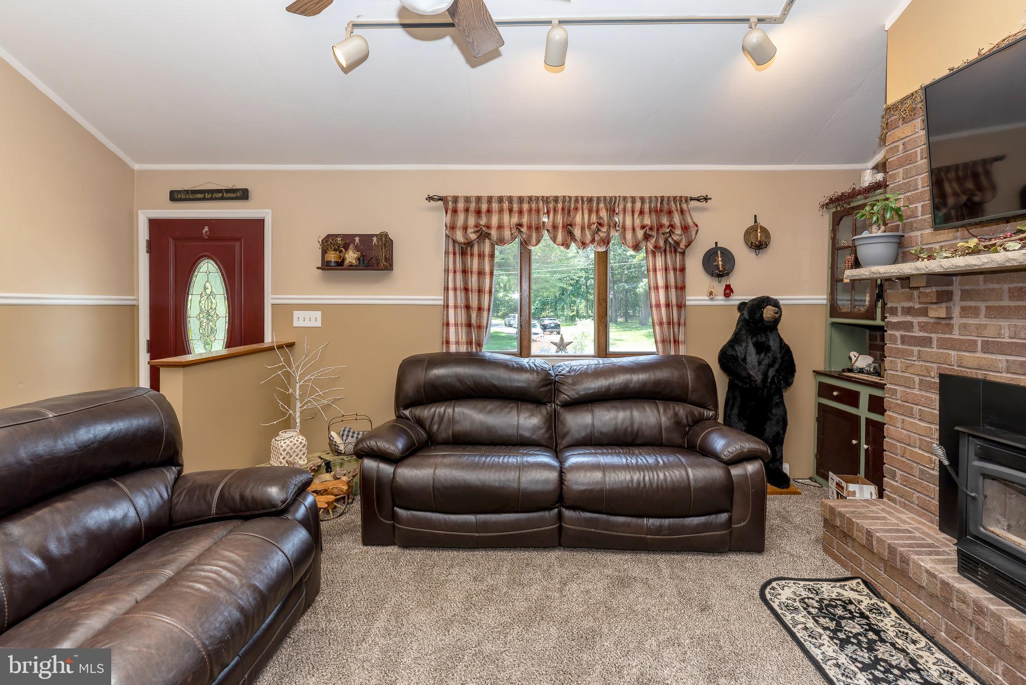 32 RICHARDS DRIVE