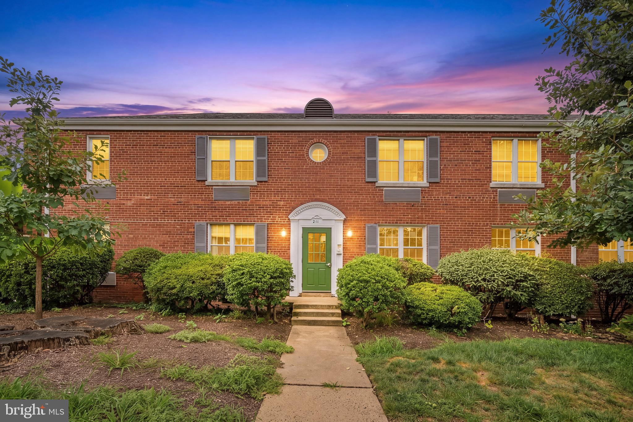 211 E GLEBE ROAD B