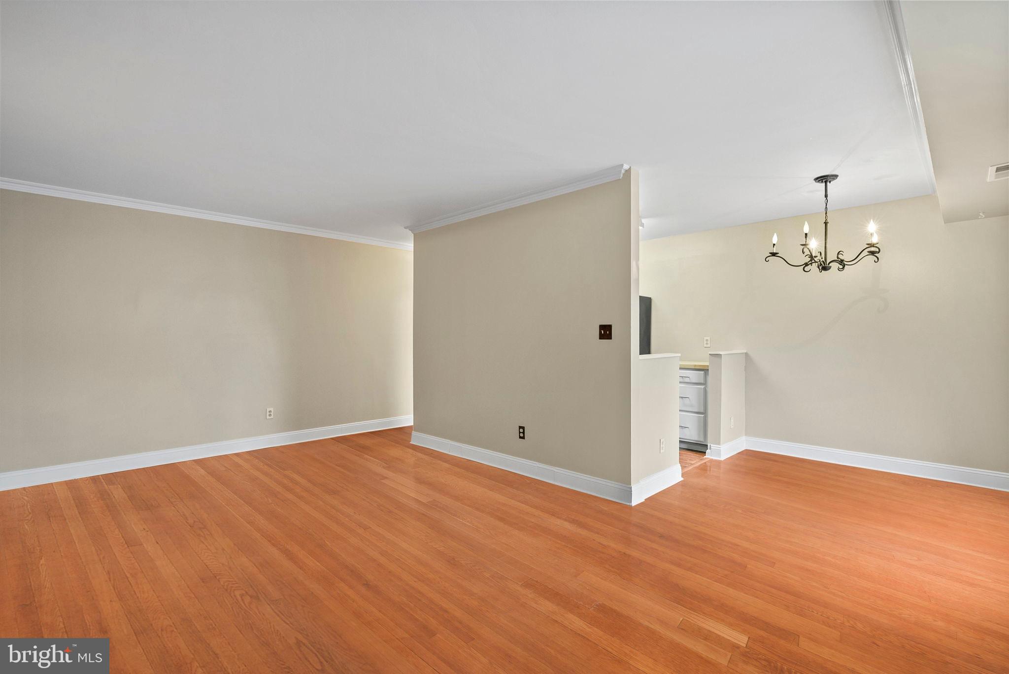 HUNTINGTON WALK - Residential