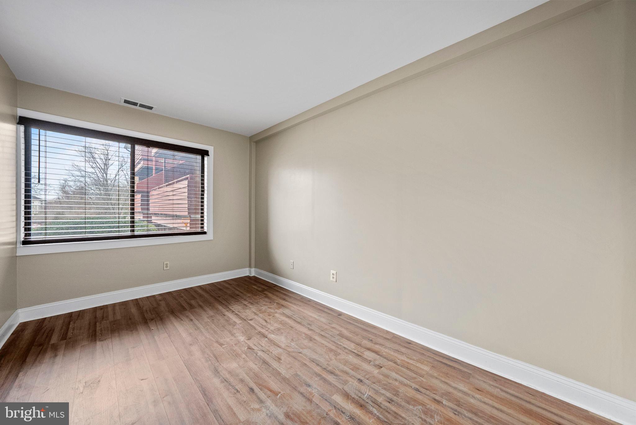 HUNTINGTON WALK - Residential