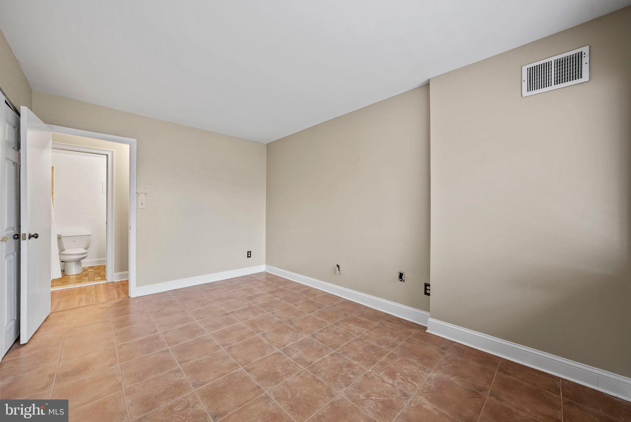 HUNTINGTON WALK - Residential