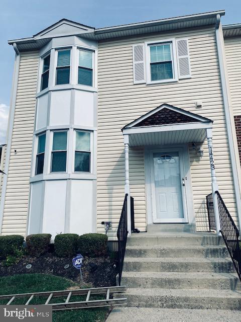 LAYHILL SQUARE - Residential Lease