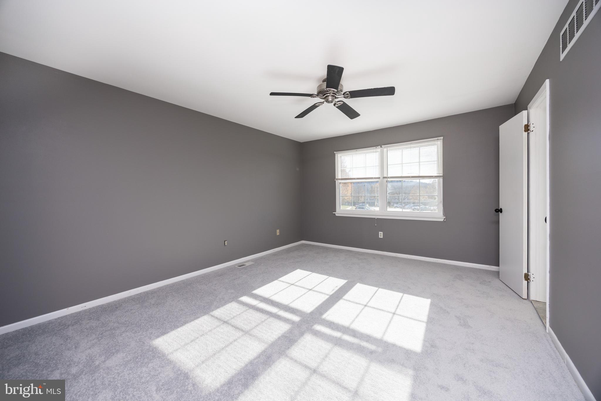 BEAVER RUN KNOLL - Residential