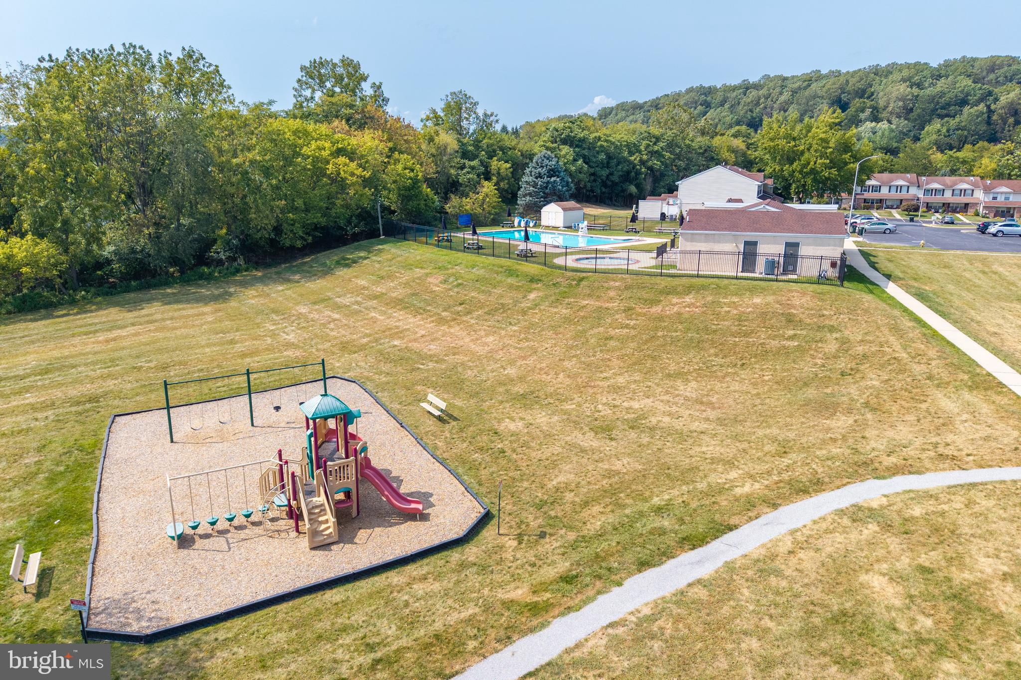 BEAVER RUN KNOLL - Residential