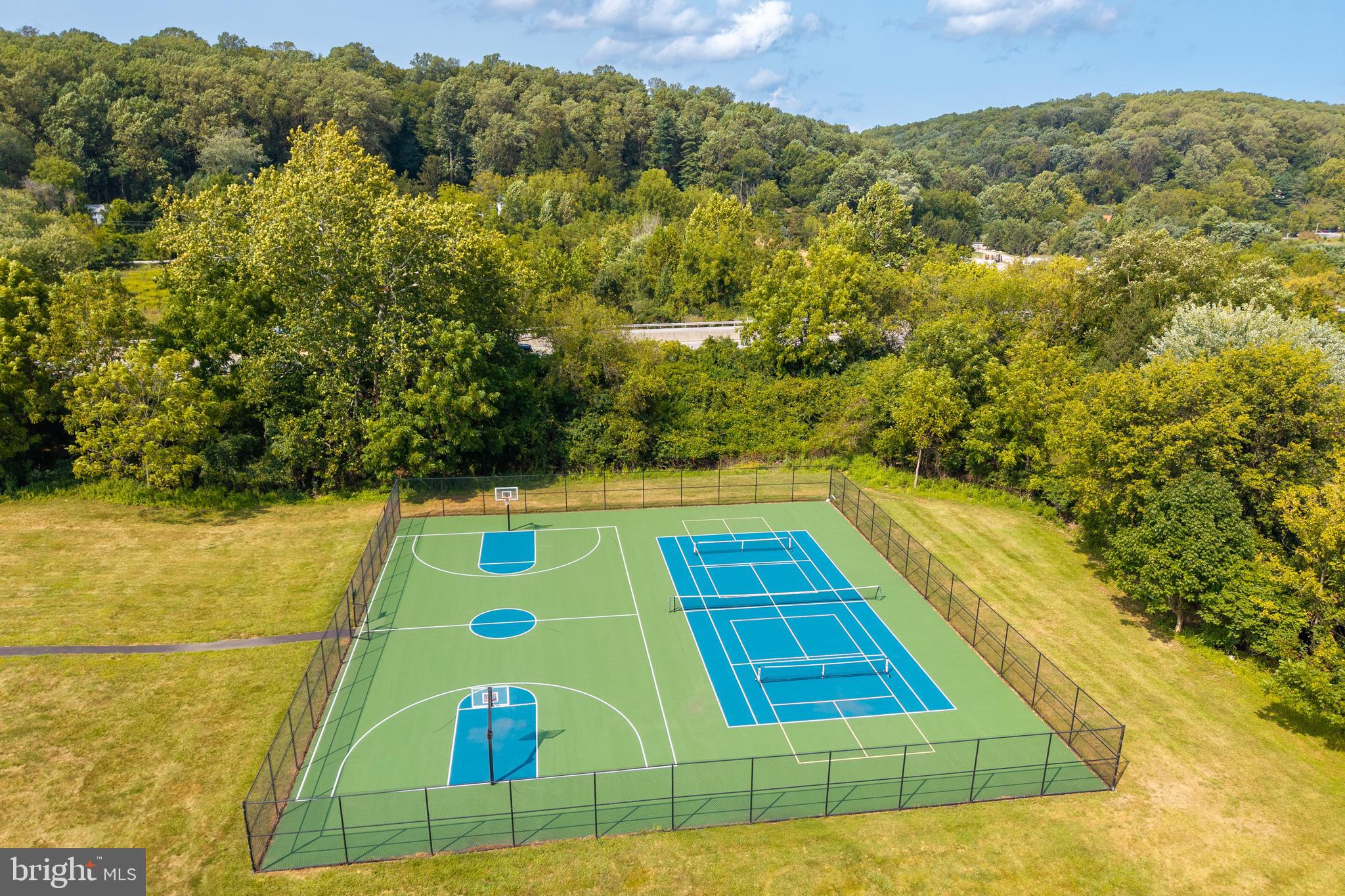 BEAVER RUN KNOLL - Residential