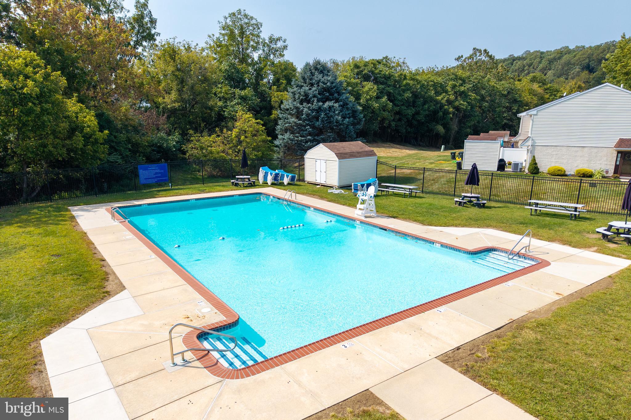 BEAVER RUN KNOLL - Residential