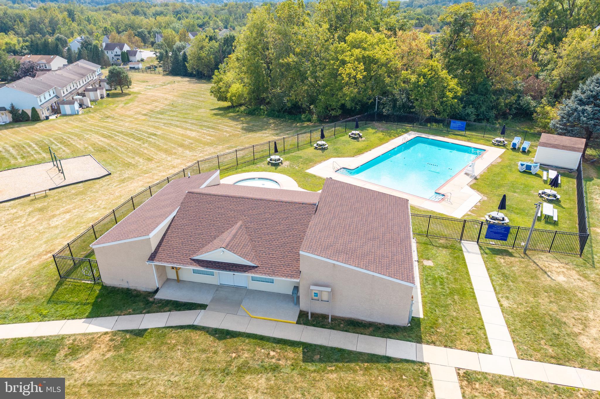 BEAVER RUN KNOLL - Residential