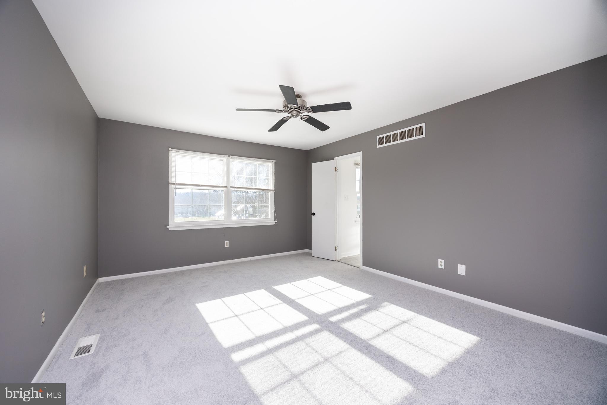 BEAVER RUN KNOLL - Residential