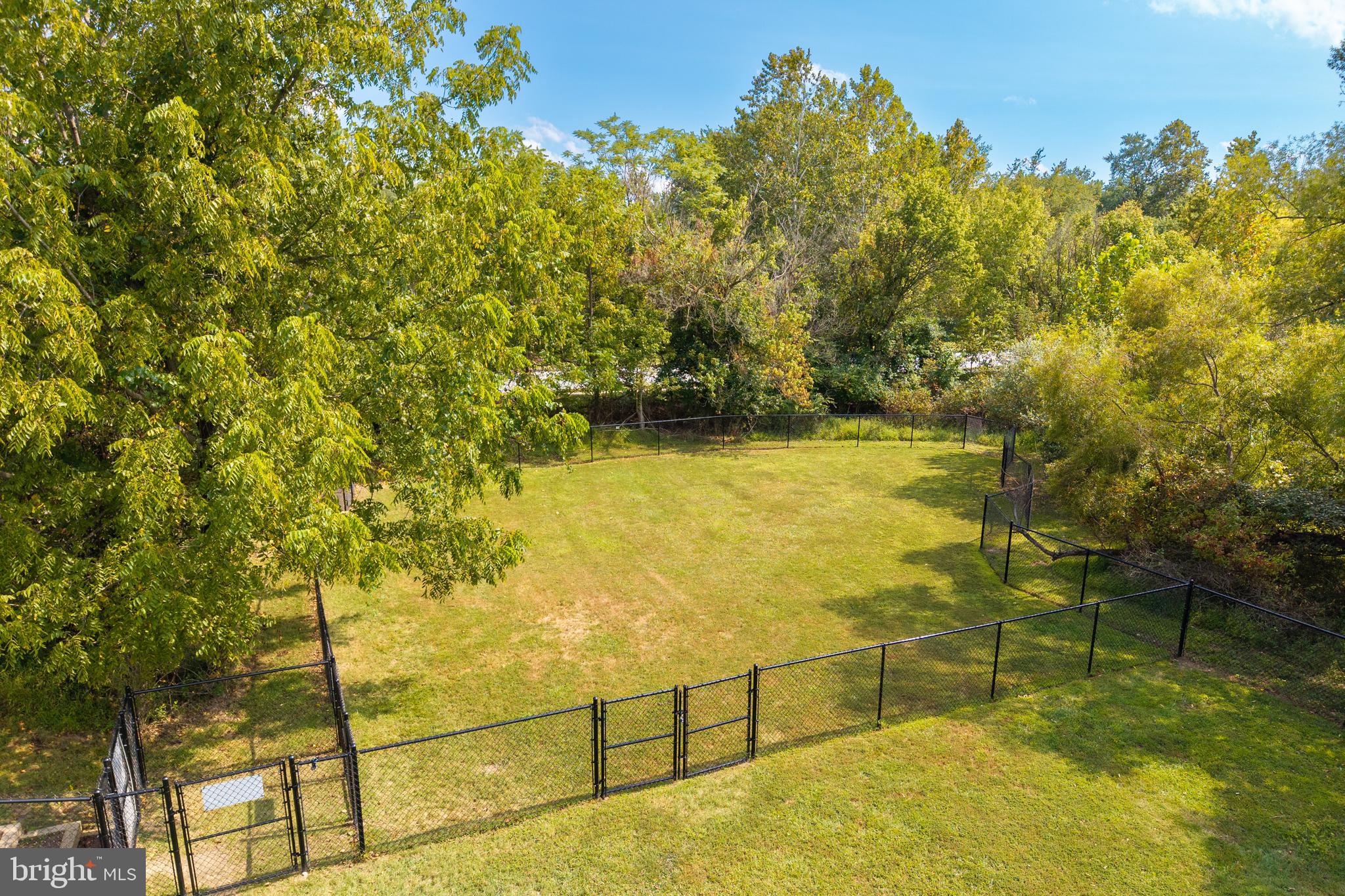 BEAVER RUN KNOLL - Residential