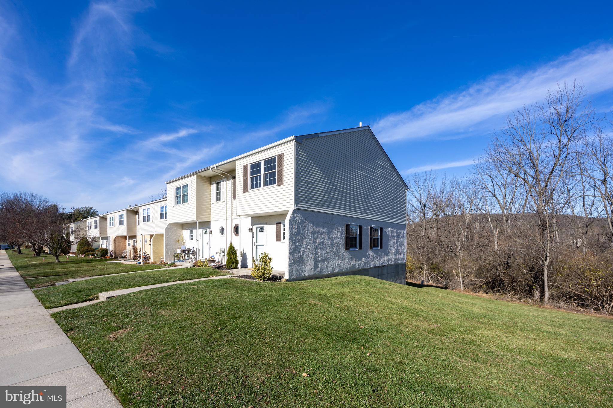 BEAVER RUN KNOLL - Residential