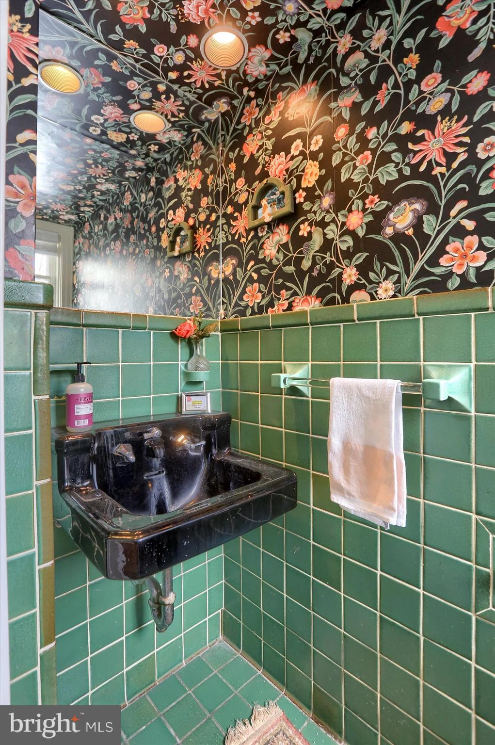 SCHOOL LANE HILLS - Residential