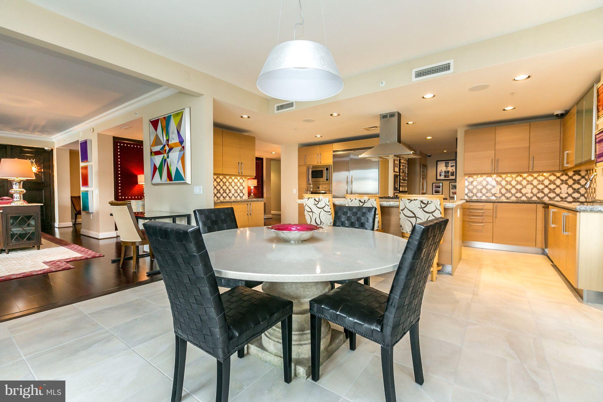 THE RITZ-CARLTON RESIDENCES - Residential