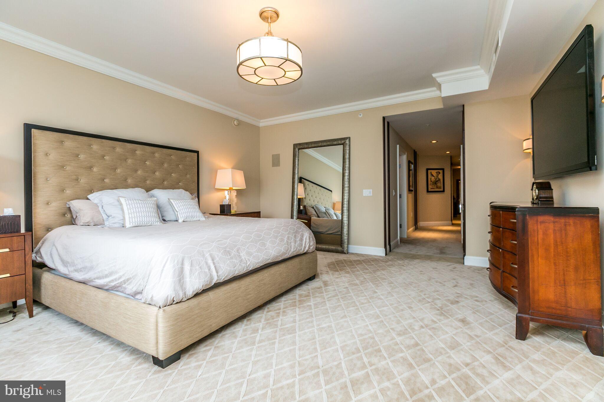 THE RITZ-CARLTON RESIDENCES - Residential