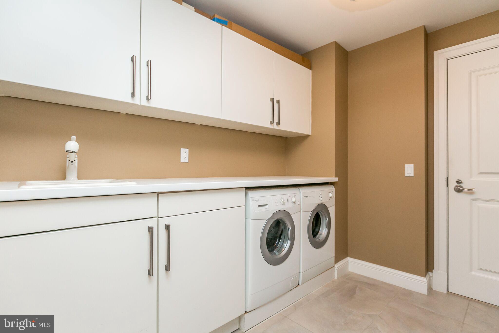 THE RITZ-CARLTON RESIDENCES - Residential