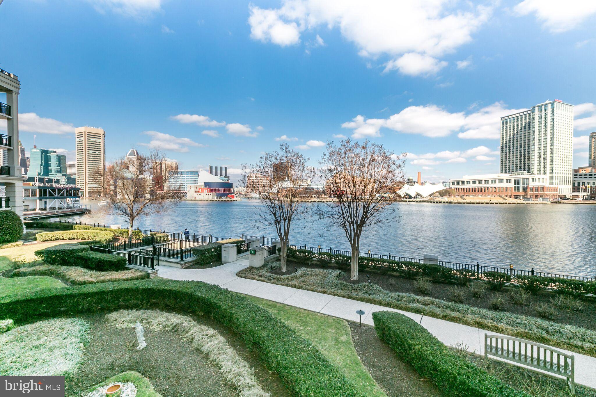 THE RITZ-CARLTON RESIDENCES - Residential