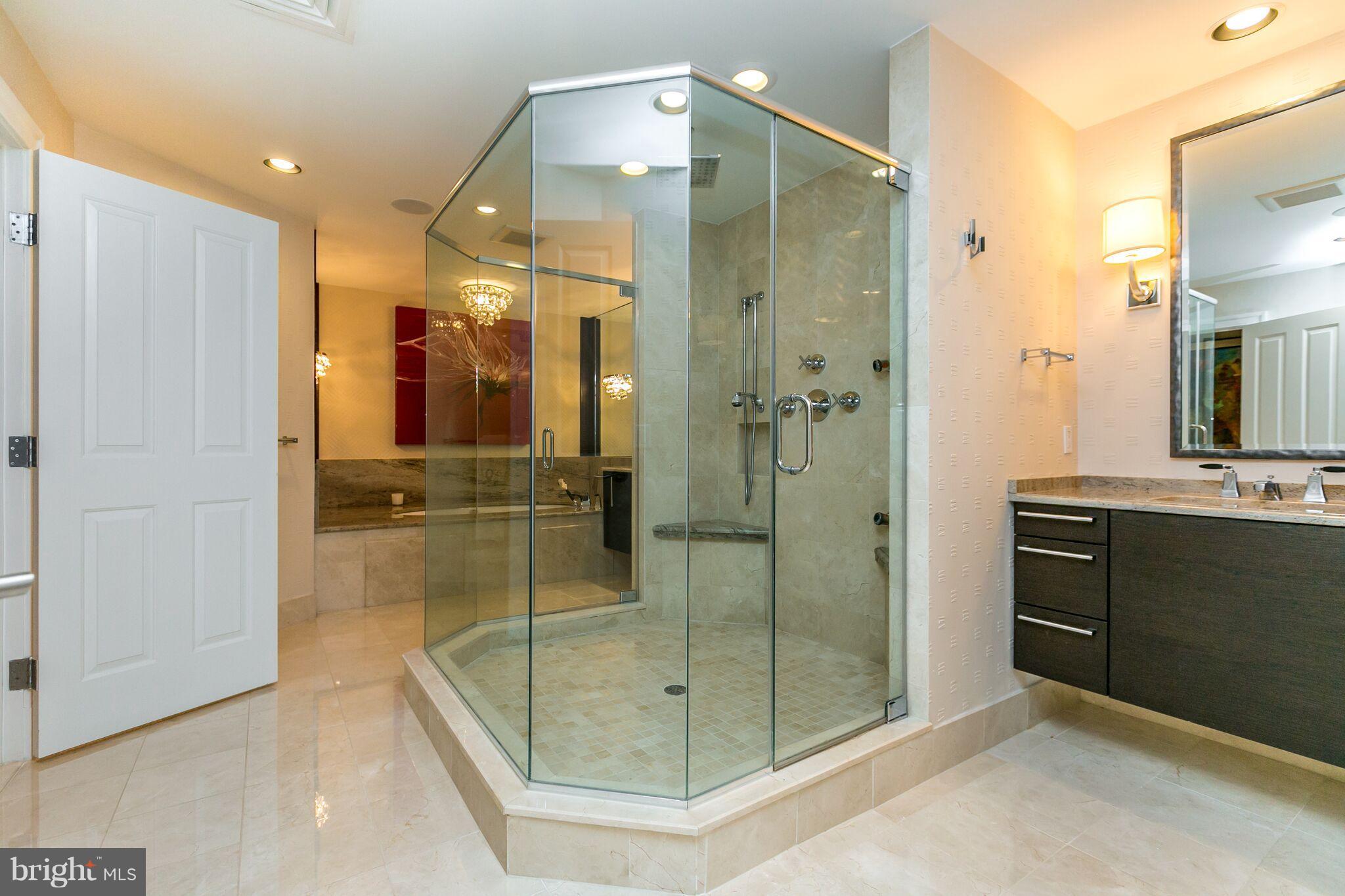 THE RITZ-CARLTON RESIDENCES - Residential